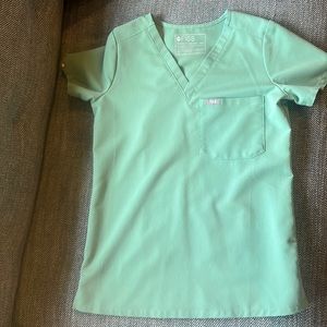 Figs scrub top- green XXS